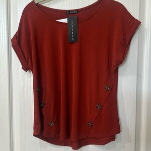 Notebuk Sz S rust color short sleeve button detail NWT